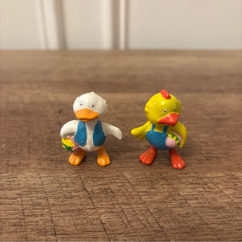 Vintage Soma Lot of 2 White & Yellow Ducks With Easter Egg 1.5" PVC Mini Figures